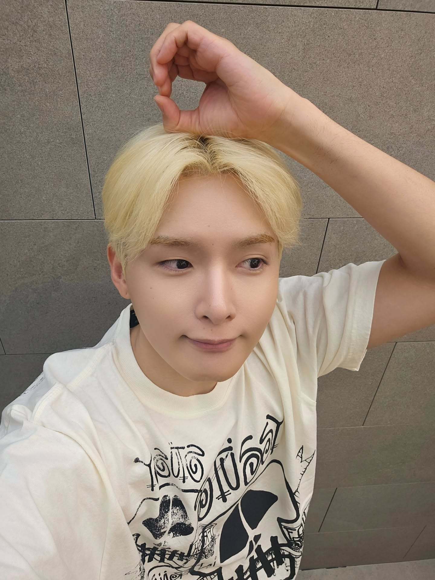 “CB百蓝_。260425金厉旭 IG更新：🌞 