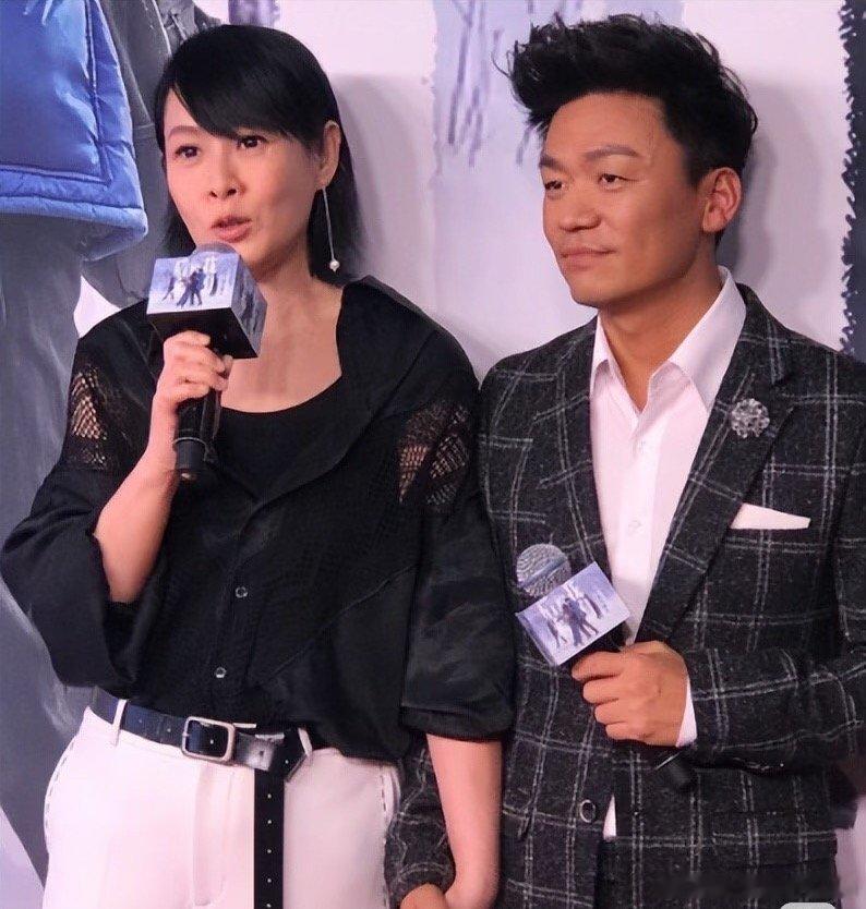 王宝强冯清相恋八年仍未领证当王宝强与相恋八年的女友冯清并肩现身青岛友人婚礼时，这