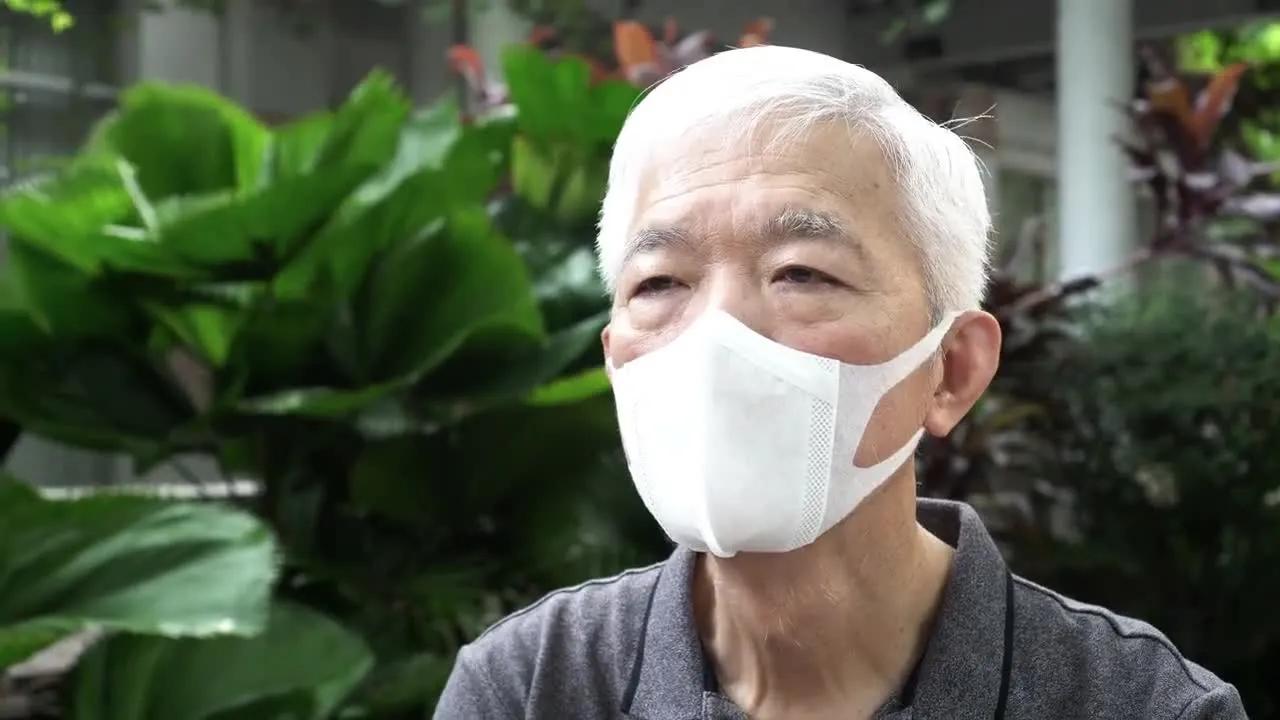 人到晚年，一旦失去相伴一生的老伴，独居的男人，大多会越过越邋遢、越来越潦草，这不