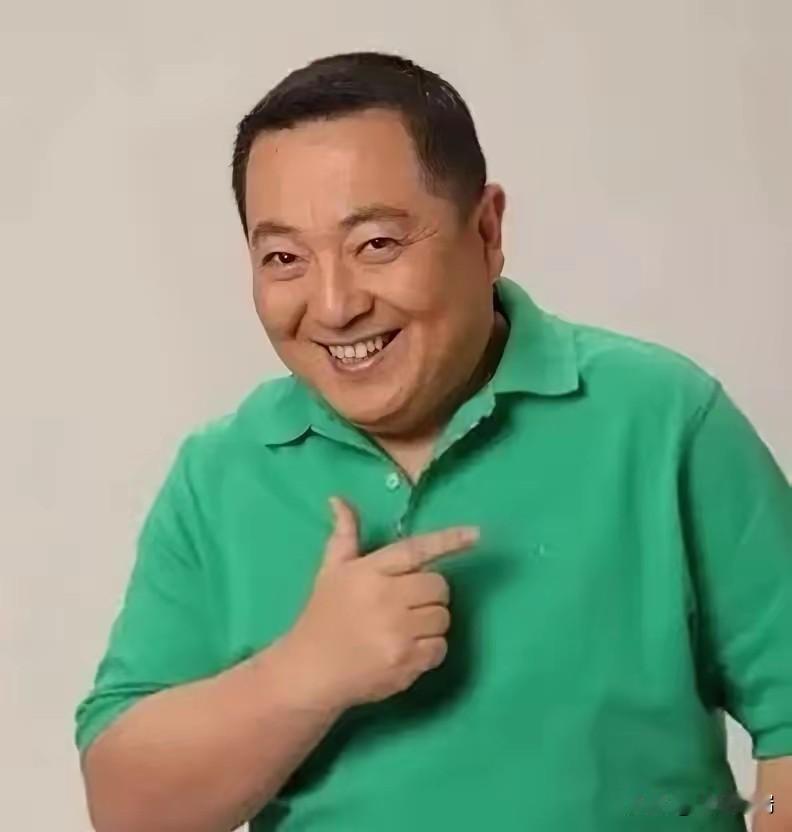 太佩服了！1992年，36岁主持人董浩吃毛蚶致肝坏死，被下病危只剩8天，他却催着