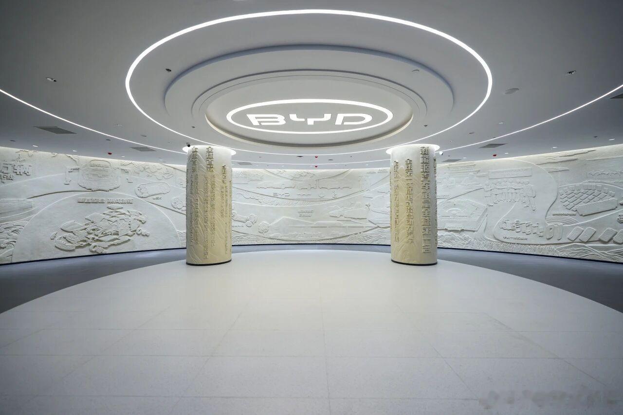 位于深圳市龙岗区的比亚迪历史博物馆，完整展示了比亚迪30年的发展历程，也是中国新