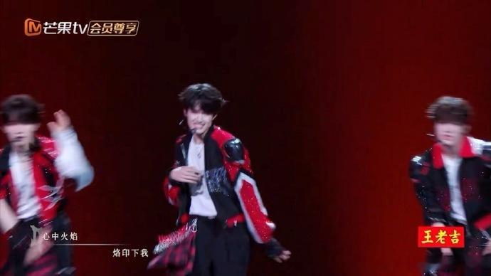 张极披荆斩棘大主唱加一 张极在披荆斩棘的 vocal 表现不错。唱腔丝滑，音域也