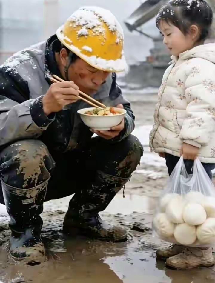 你能想象吗？一个被父亲捡来的女儿，为了给在工地干活的父亲送饭，独自徒步五公里山路