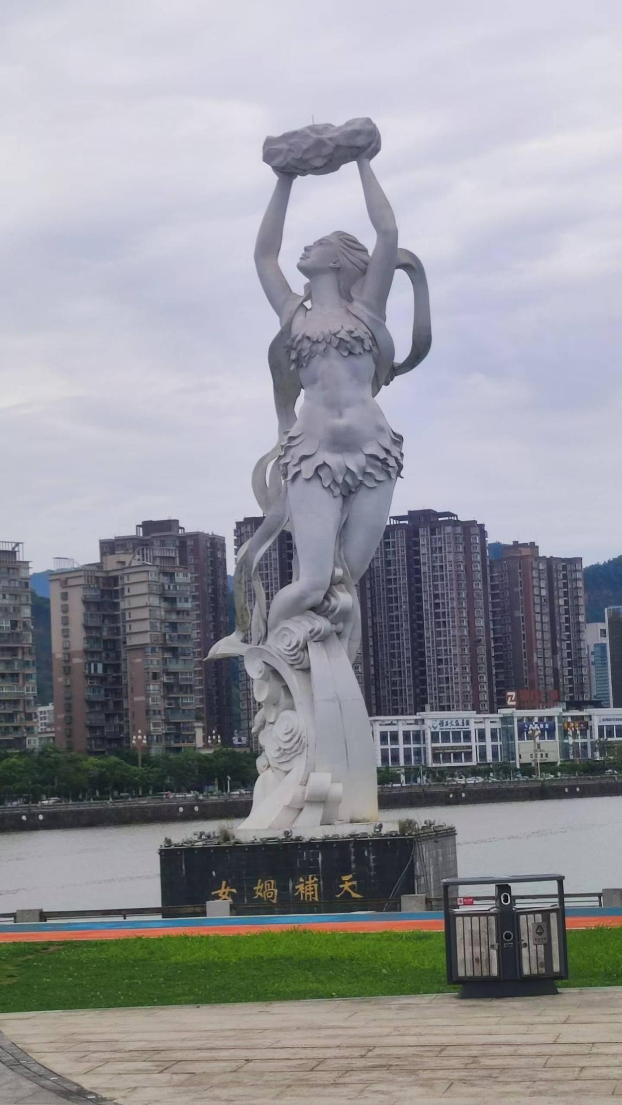 雅安市雨城区又添新的文化旅游景点:女媧补天、文化广场、汉白玉大桥、北纬30度公园