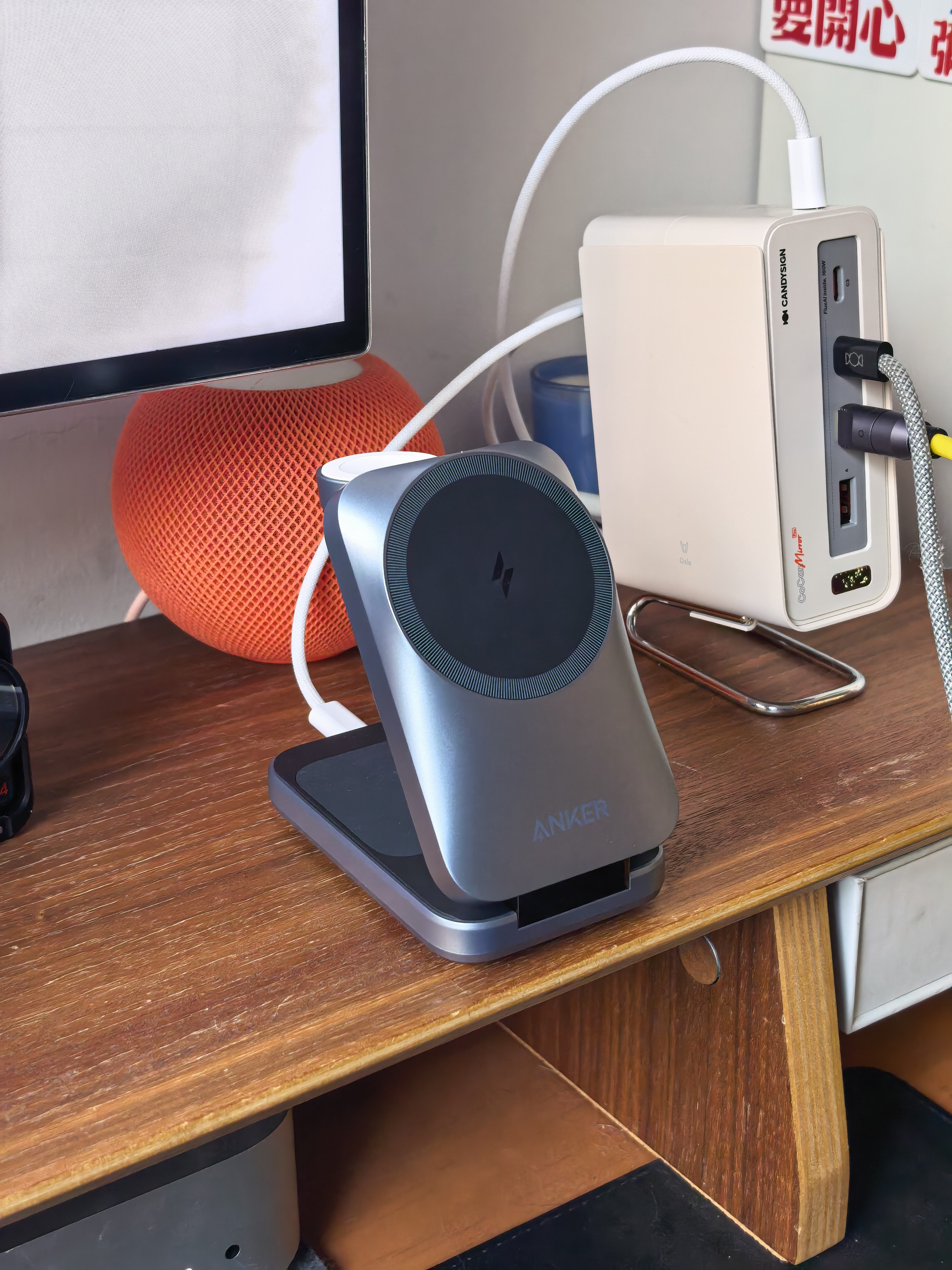Anker 这个三合一充电器真是好东西在家可以用，出差直接充三台设备，我不用单独