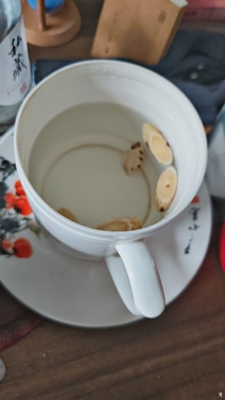 诸位同事早上好，又是新的一天，又是新的一周，变天了，突然连着下雨，喝黄芪水，补补