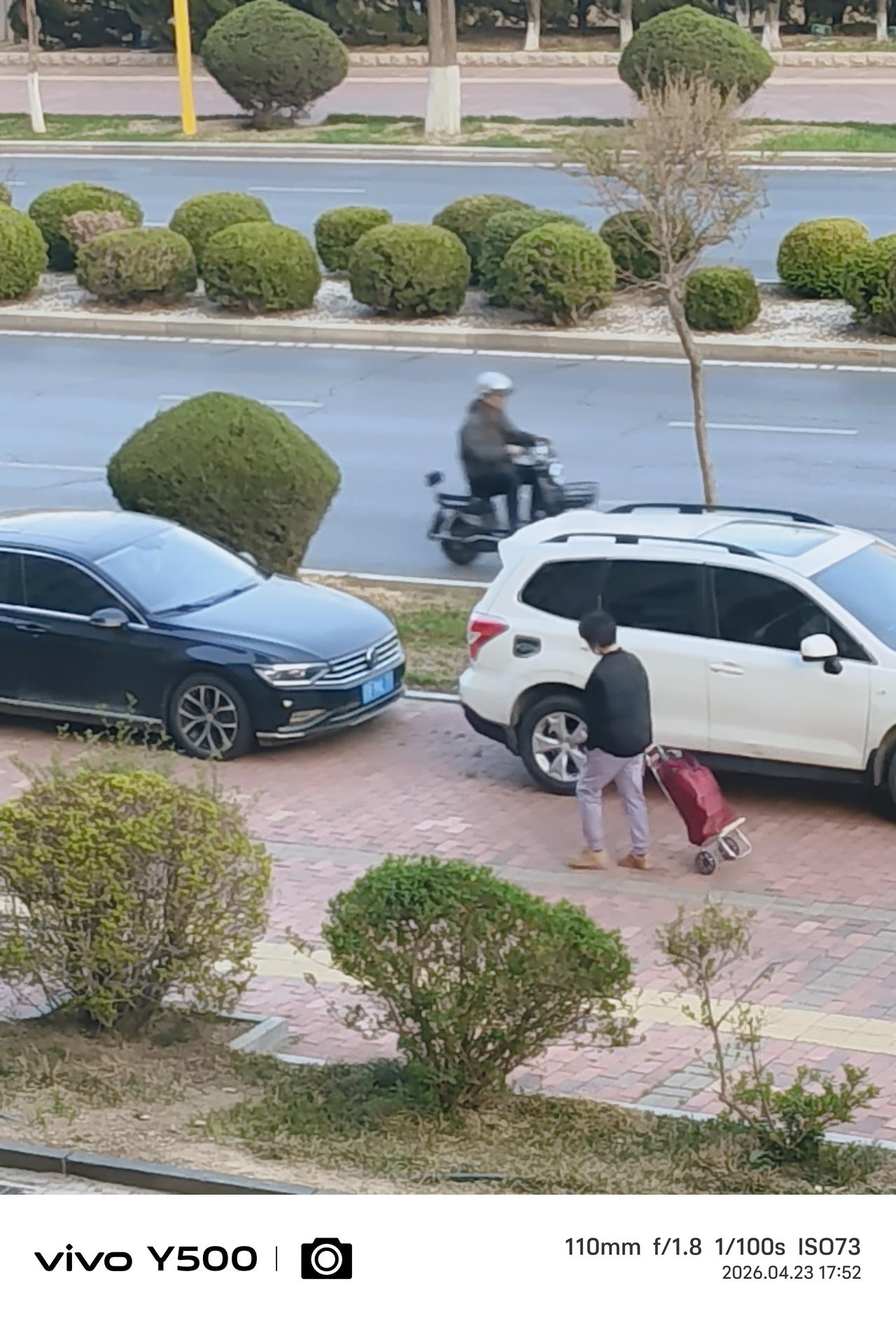 同是天下打工人
没有肤色男女分