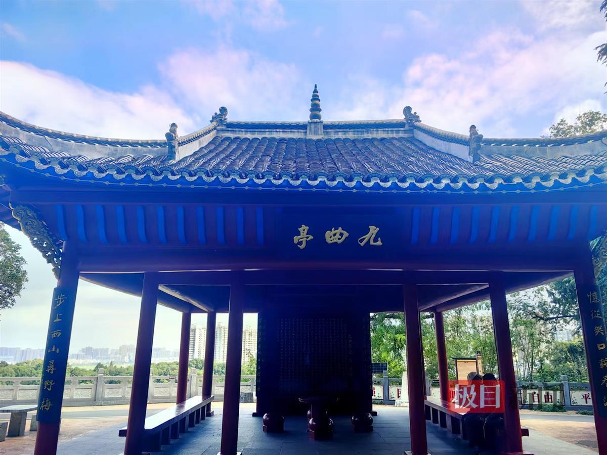 南浦诗联微信群交流录33

顺便说明一下。胡澜先生，原鄂州市市委常委，退休后在诗