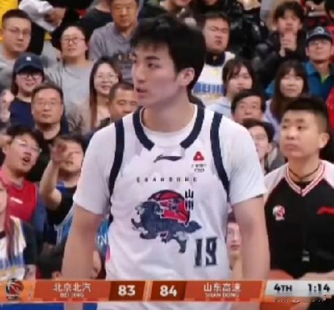 这于德豪太离谱了！

最后关键时刻上来！

居然连续出现两次失误！

一次是两次