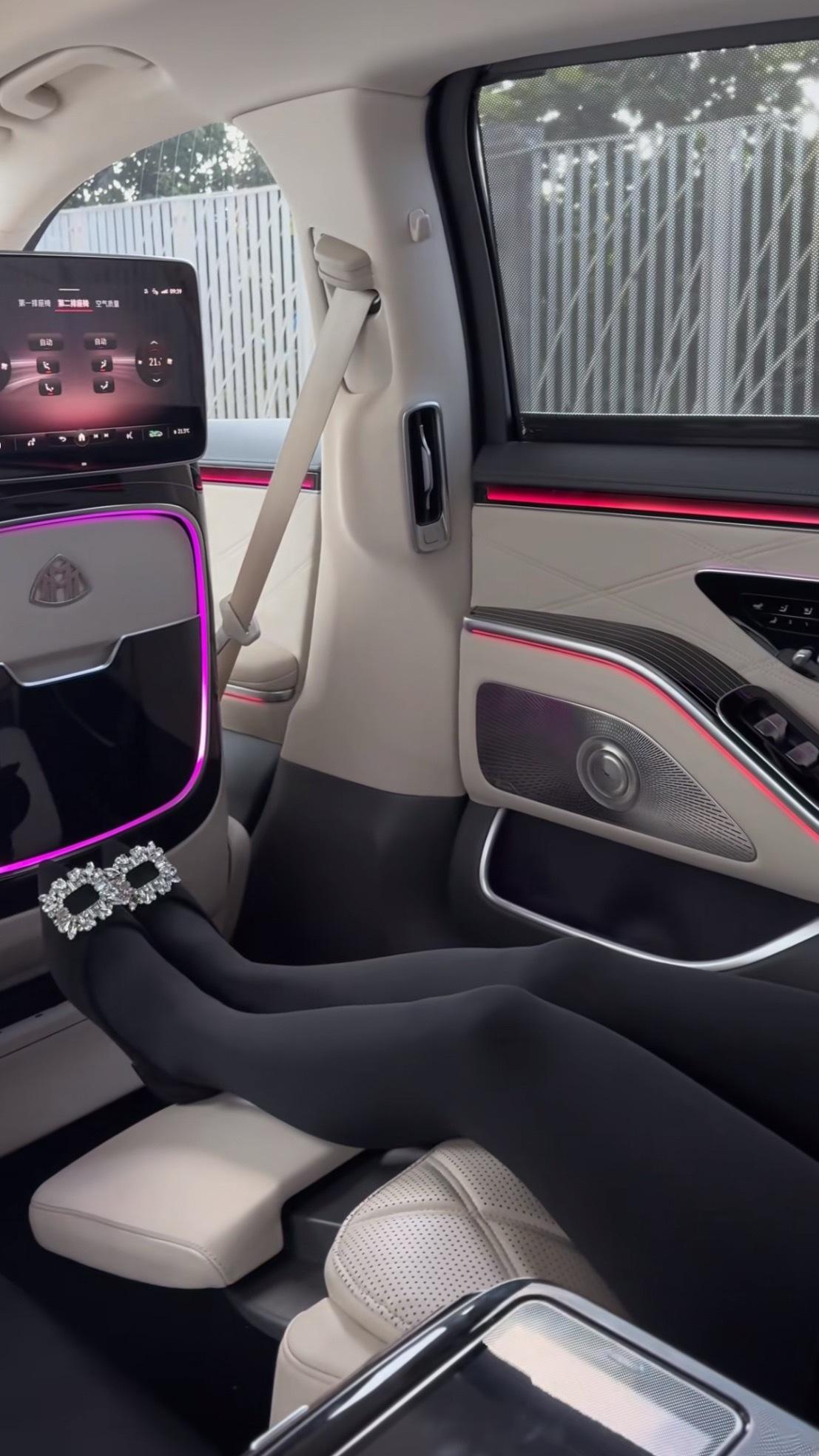 降温了座椅加热可以开起来了 