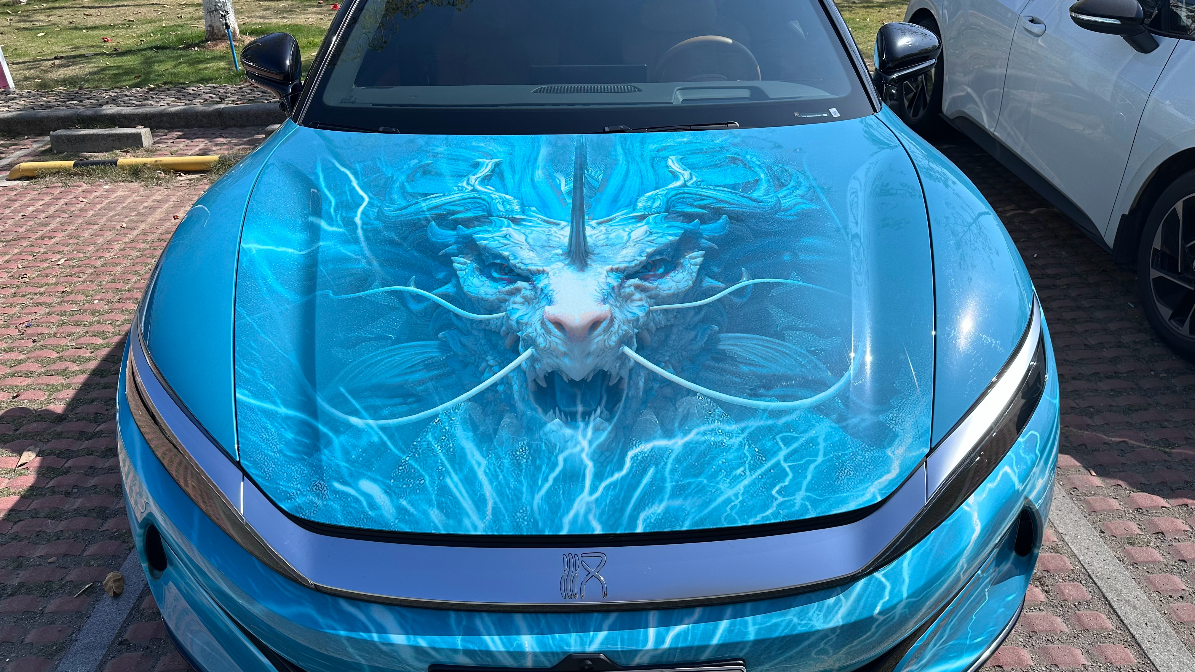 今天又开上了这台比亚迪的千匹猛兽这个涂装有点唬人了开出去不会以为我是古惑仔吧大v