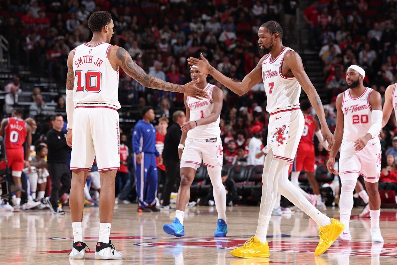 火箭后劲很足，在战胜76人后球队迎来一波久违的8连胜，常规赛剩下两场打无欲无求的