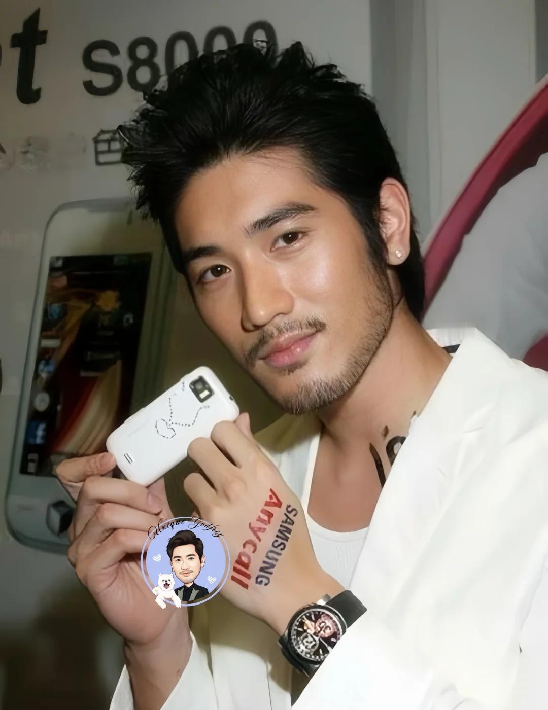擔任三星S8000一日貼鑽店長2010/01/28
	
@godfreygao