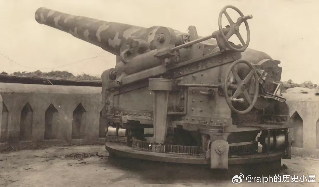 1938年7月日军拍摄的南京地区狮子山炮台阿姆斯特朗144.7毫米短身管加农炮军
