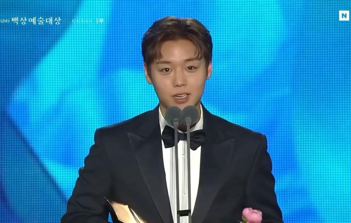朴志训、林允儿获得百想人气奖🏆朴志训林允儿获百想人气奖 朴志训百想双冠