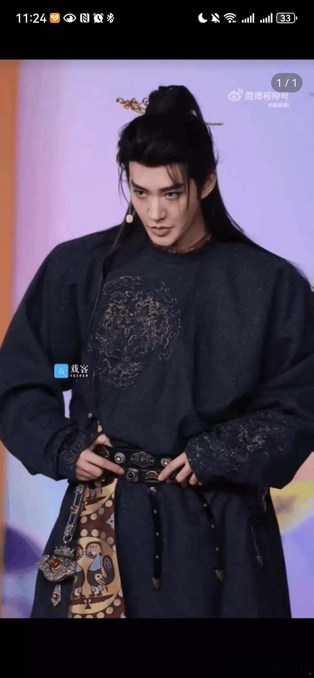 于适 很多人在搞我刚才在组里刷贴突然发现邓为和于适长得有点像哎 ​​​