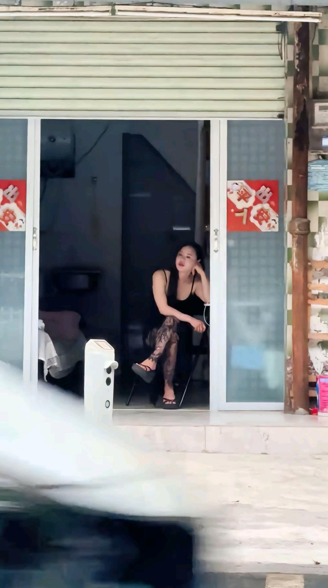 这几年实体店的生意真难做呀？