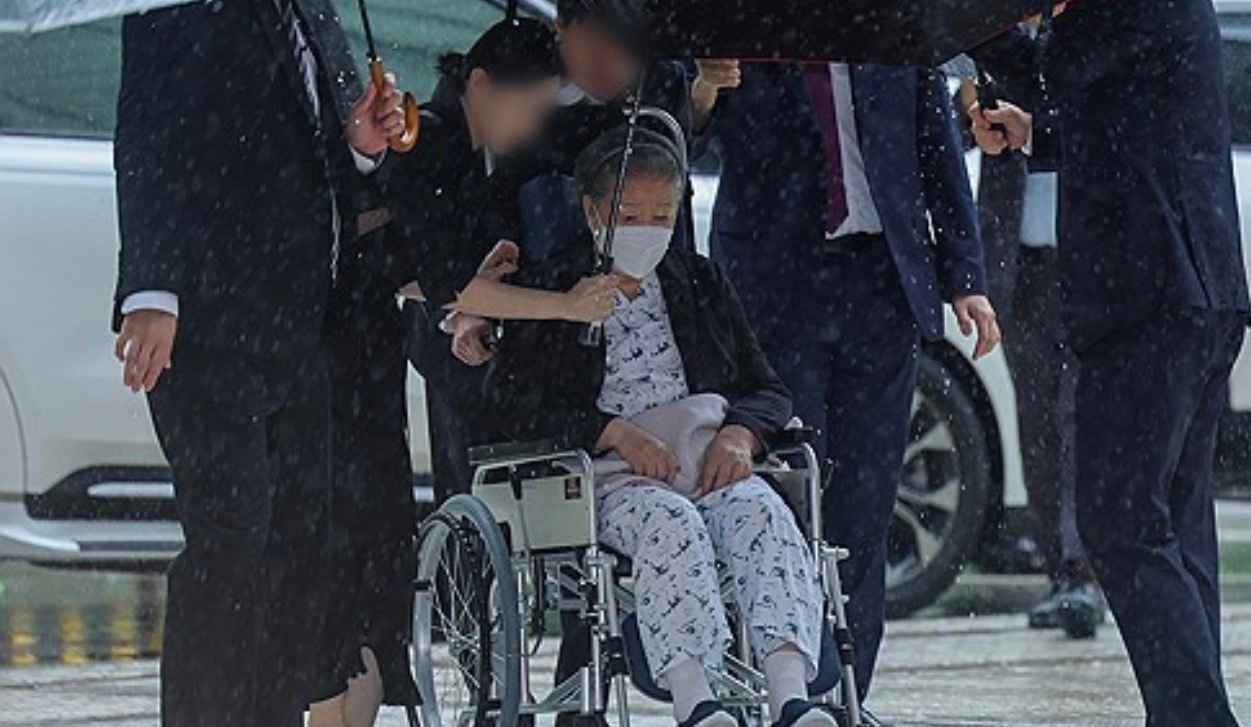 韩国统一教教主韩鹤子因向尹锡悦政府输送利益被判两年监禁。 首尔中央地方法院今天认