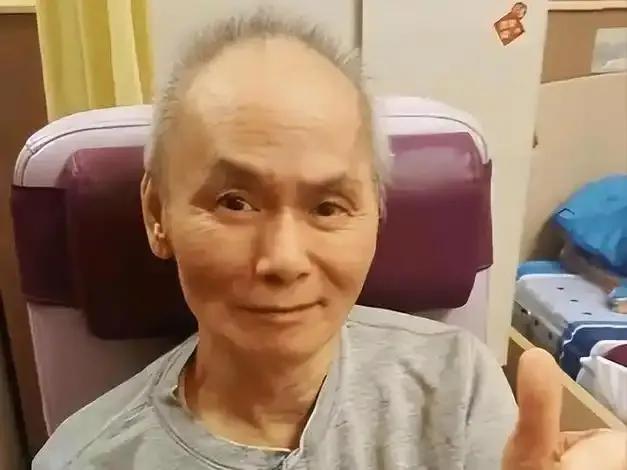 功夫巨星刘家辉，晚年中风瘫痪后陷入家庭纷争，妻儿争家产，女助手卷走百万救命钱。幸