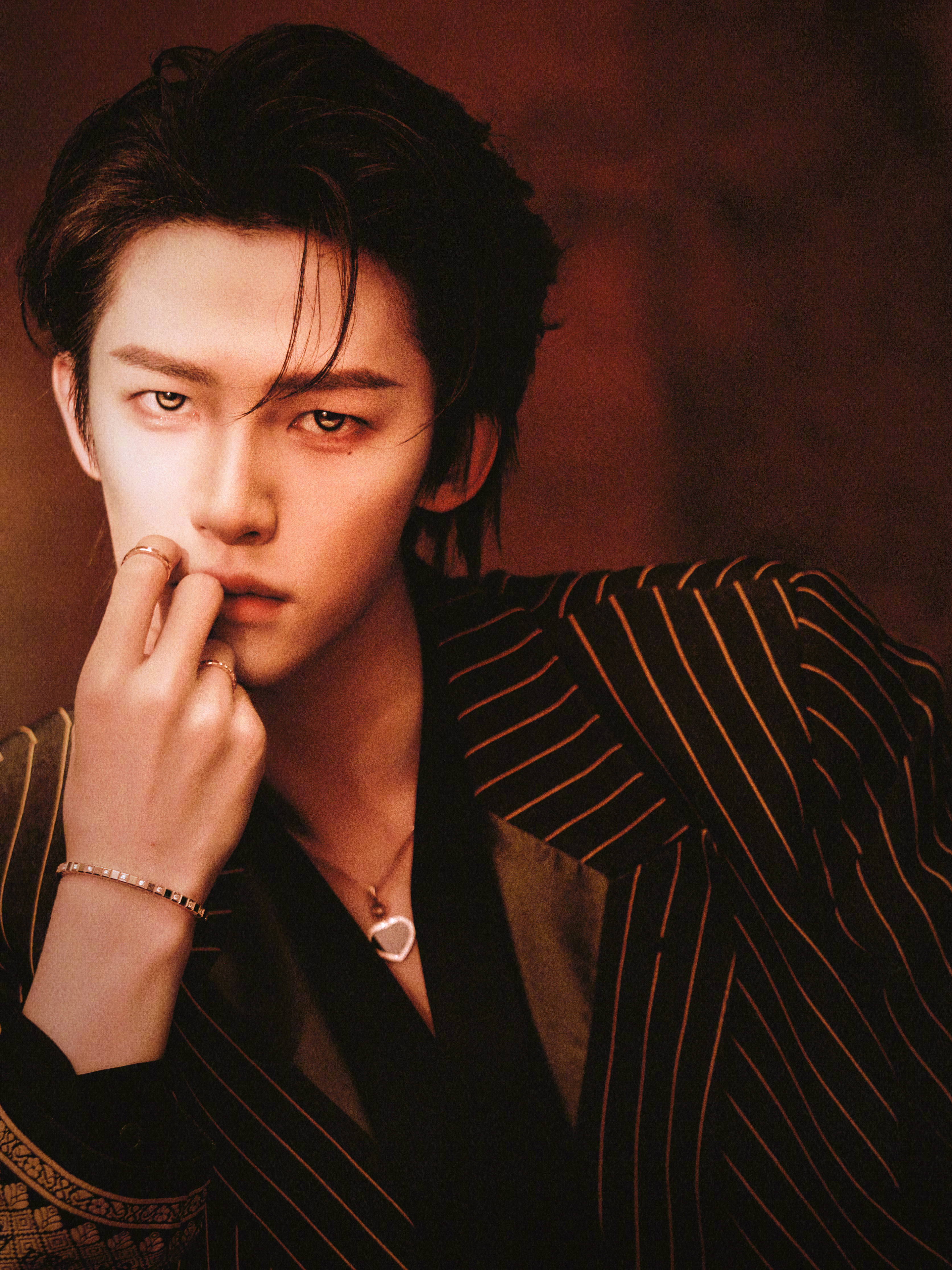 出席微博文化交流之夜澳门站的刘宇，身穿Jean Paul Gaultier 19