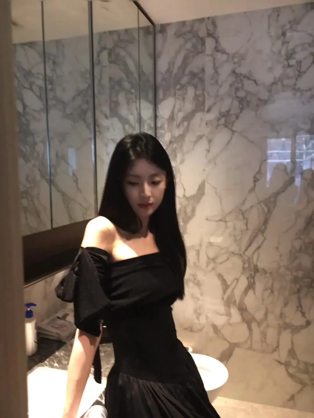 什么爱不爱的 看你不爽我就爽了。