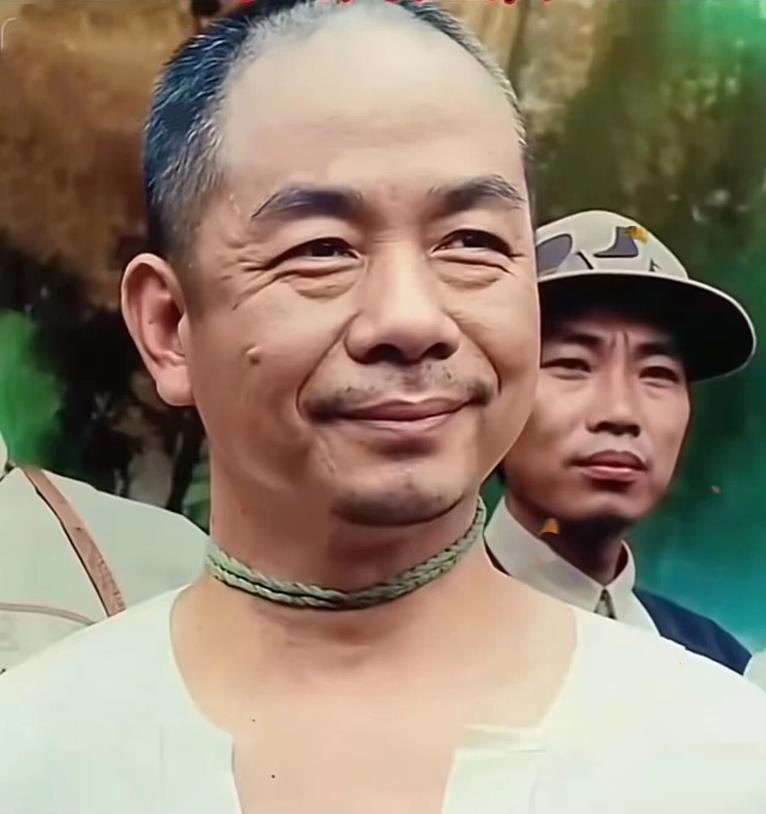看着吴石将军临刑前的面带微笑与大义凛然，或许有些人想不明白：高官厚禄为什么还要为