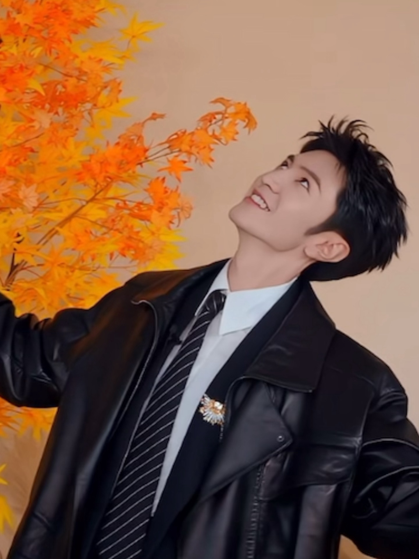 谁能猜到陈哲远到底在表演什么成语！！！抽象的我好想笑哈哈哈哈哈哈哈哈哈陈哲远表情