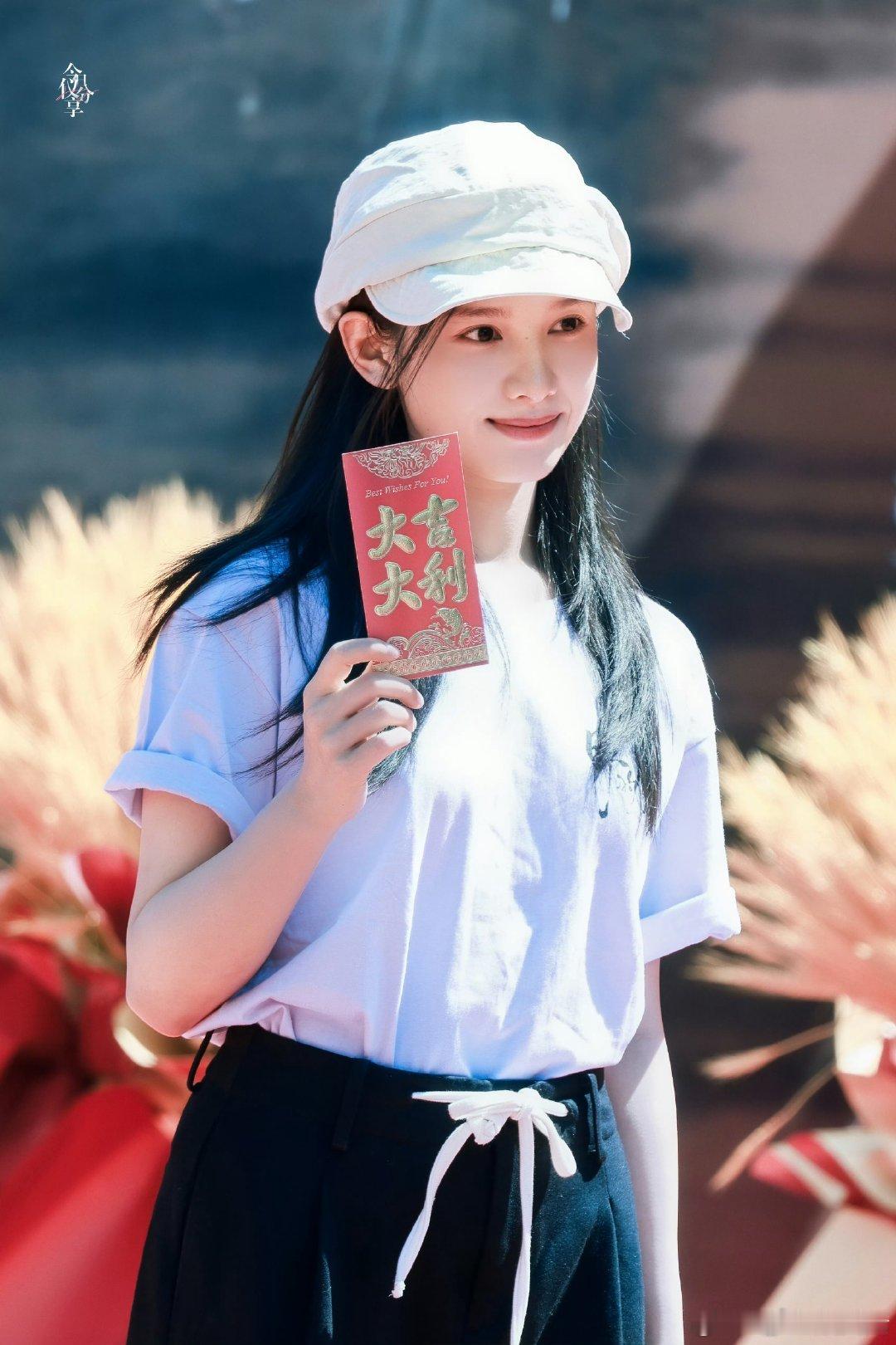 张婧仪又杀回现偶了我还没看《野狗骨头》，但我已经爱上苗靖了！ ​​​
