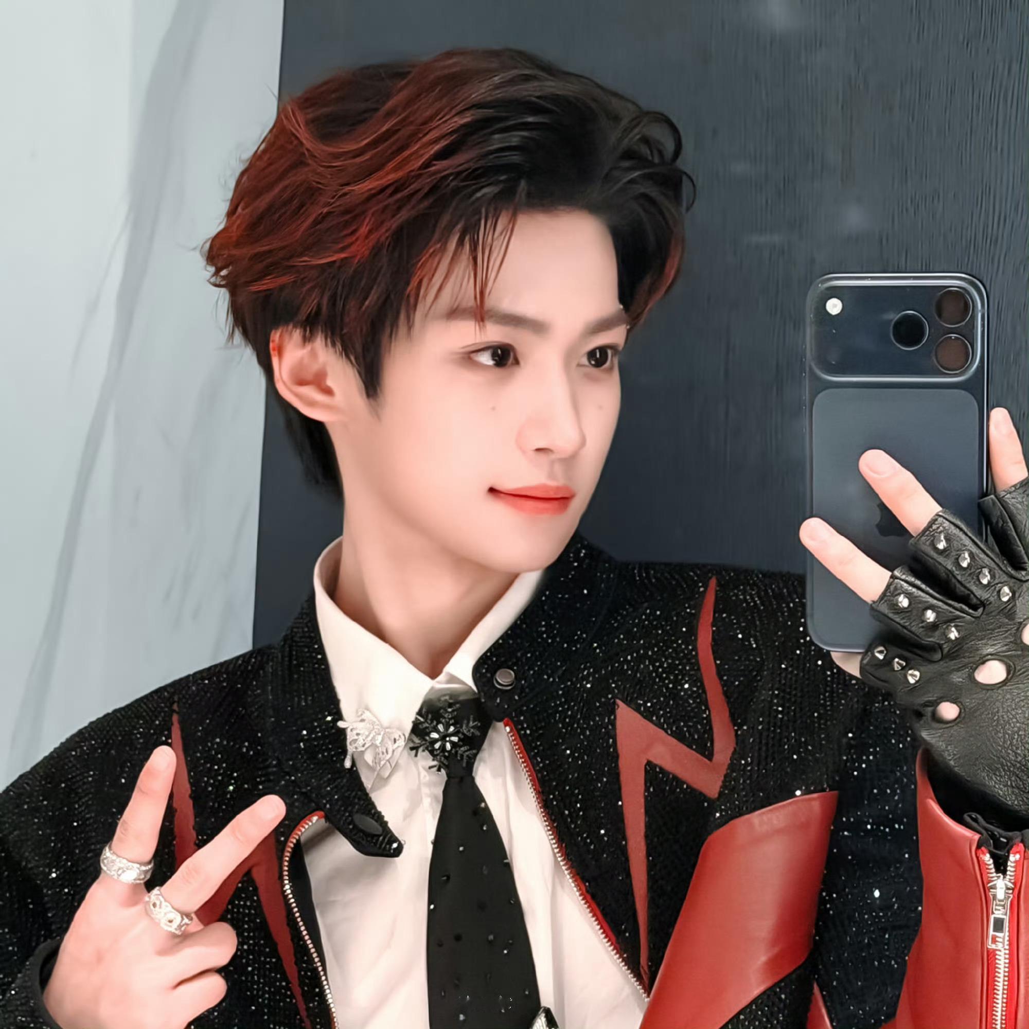 梓渝[超话] 🔮梓渝 “我们是两个世界的人如果我不去刻意见你那就真的见不到了”