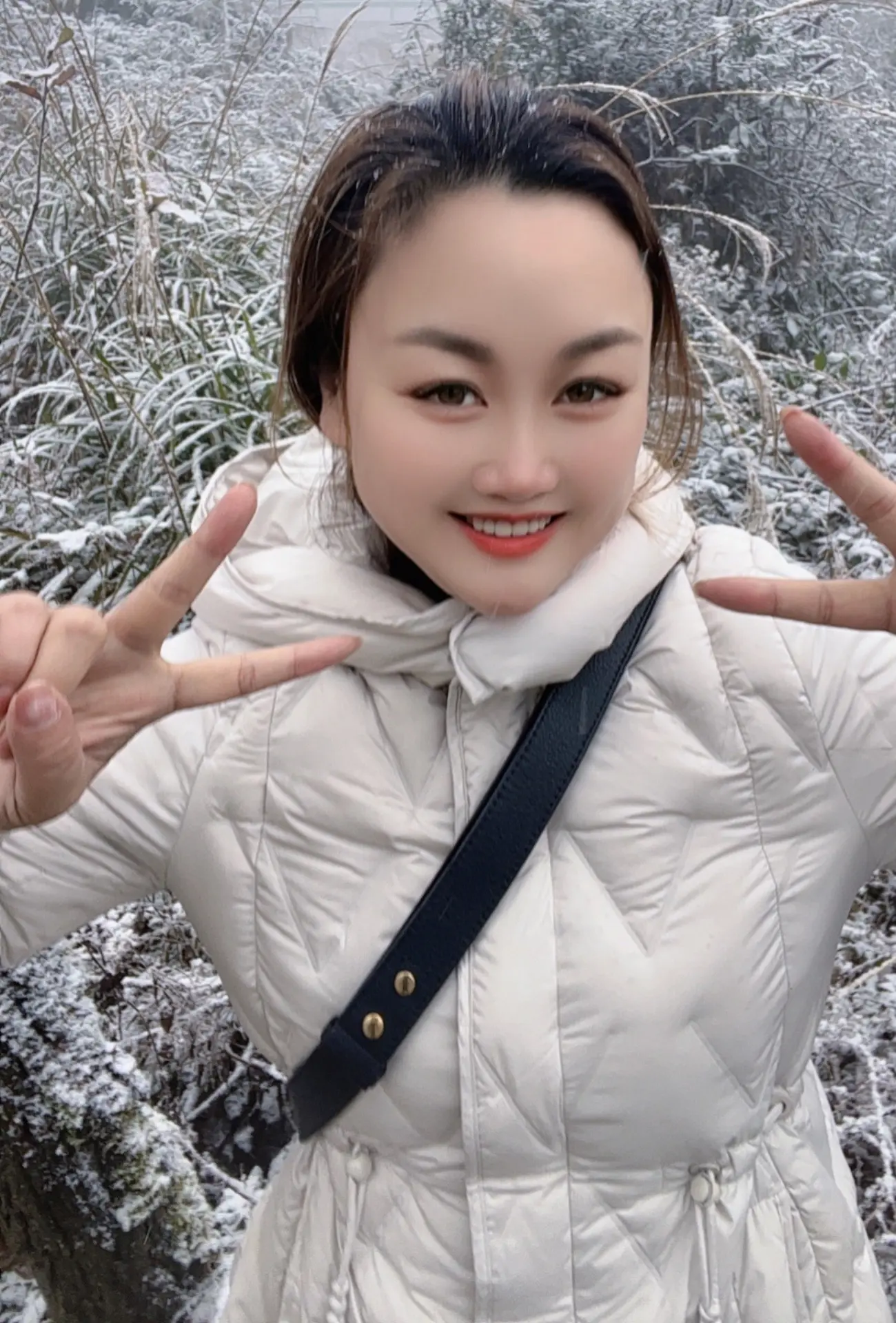 一生很短，好好爱自己，我们不光是在苦难中磨练自己，强大自己，还有很多美...