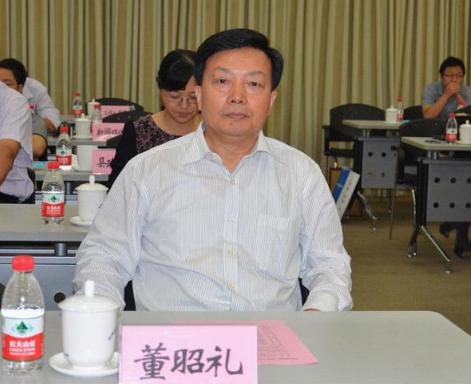 退了休也不等于进了保险箱，73岁的董昭礼这回算是彻底栽了。
都在家赋闲快10年了