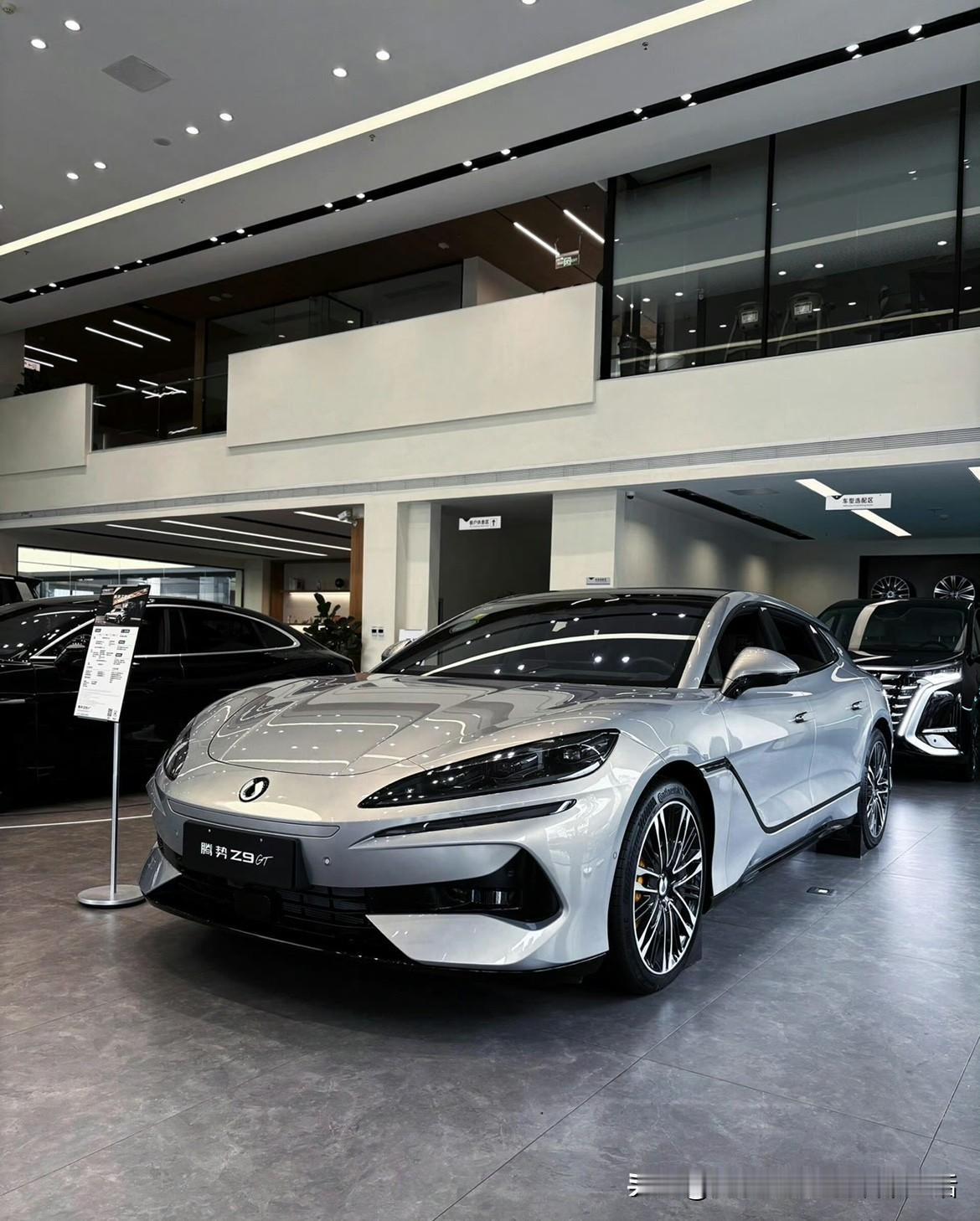 腾势Z9🚗

✔智能控制技术平台：易三方基于三电机独立驱动技术、后轮双电机独立