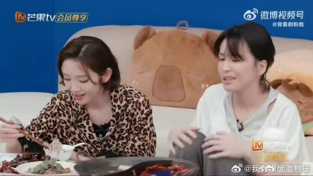 曾沛慈曾发文夸赵丽颖演技 从前是观众欣赏影片夸赞演员，现在是当事人登台绽放光彩，