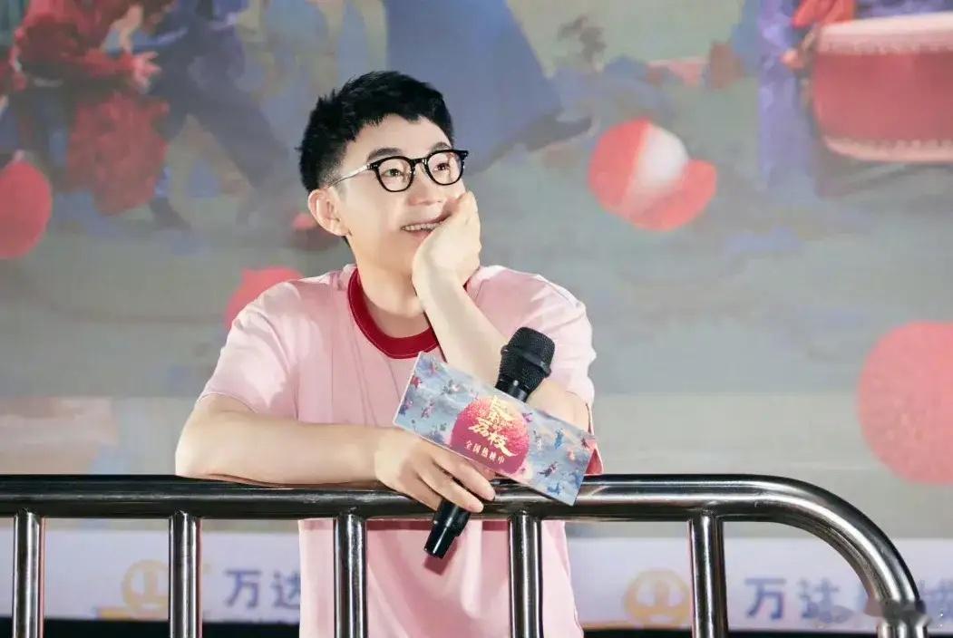 大鹏估计怎么也没料到，暑期档都过去一半了，真正的好片子才姗姗来迟。《酱园弄》上映