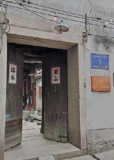 《沉默的荣耀》导演懵了！于和伟也懵了！谁能想到剧爆了之后，最火的居然是福州那座老
