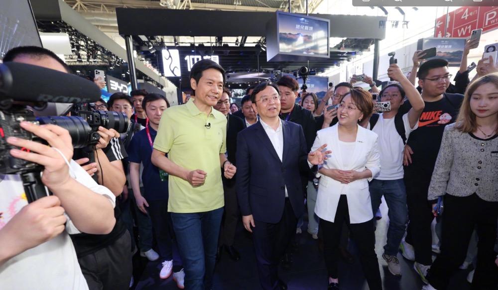 【雷军北京车展称方程豹绝对是爆款，为什么会这么说呢？】
雷军在北京车展上对方程豹