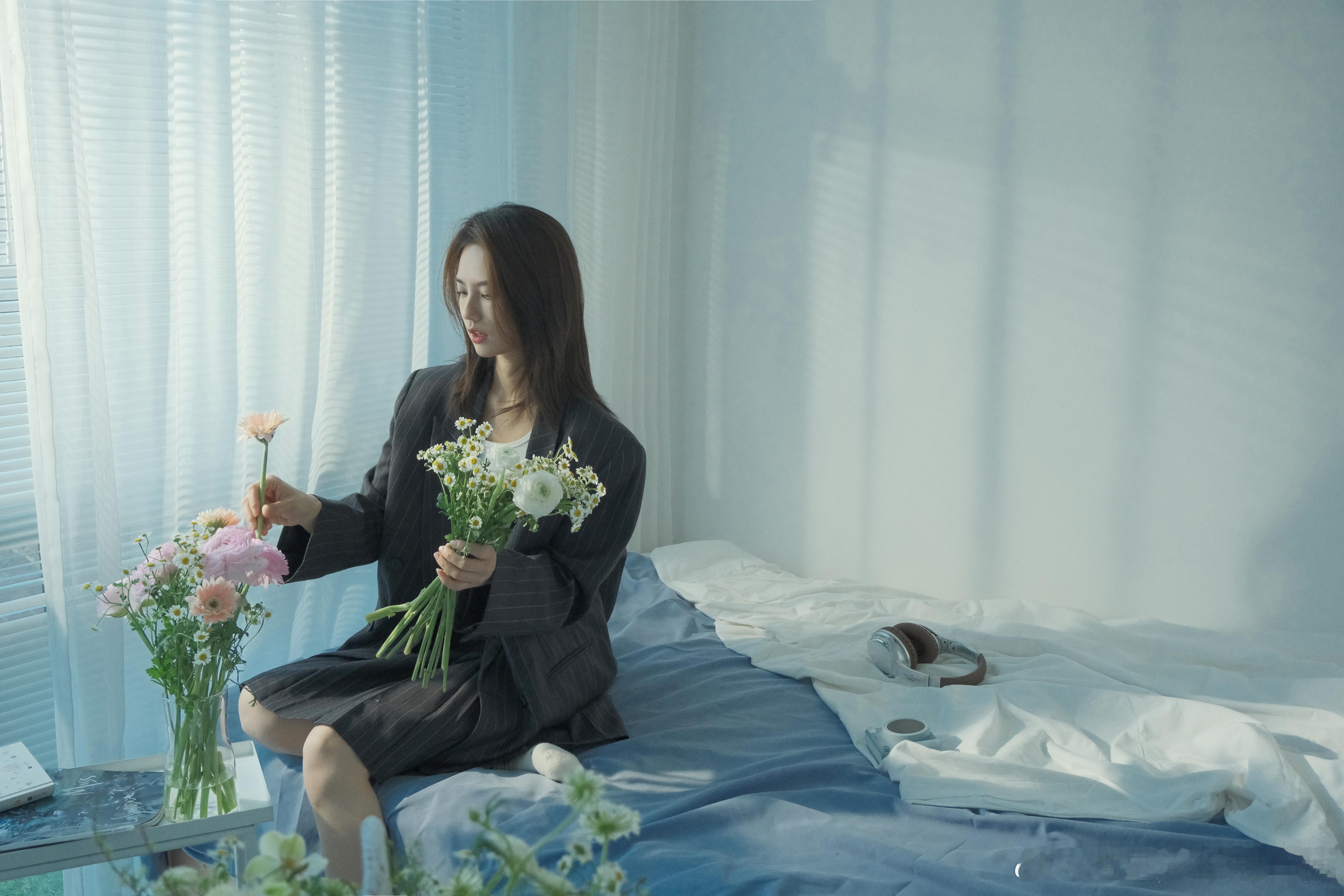 #姜珮瑶拿花当刘海#姜珮瑶这个头像，实在是特别优秀的一个体验了，也是很有创意的一