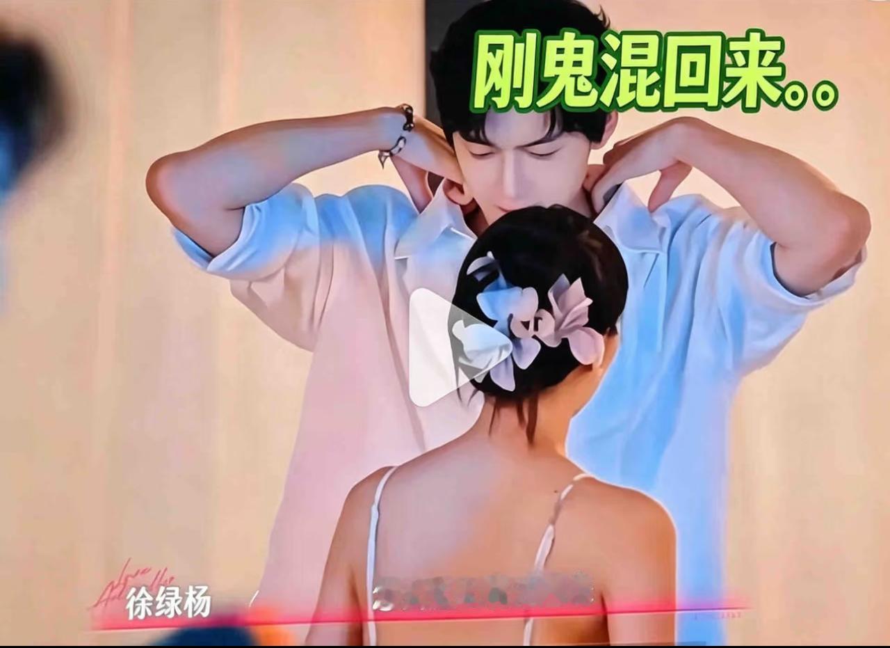 刷到网友评论，我直接笑疯了！简直不要太生动。
有人劝柳柳抓紧远离周佑凌，理由是—