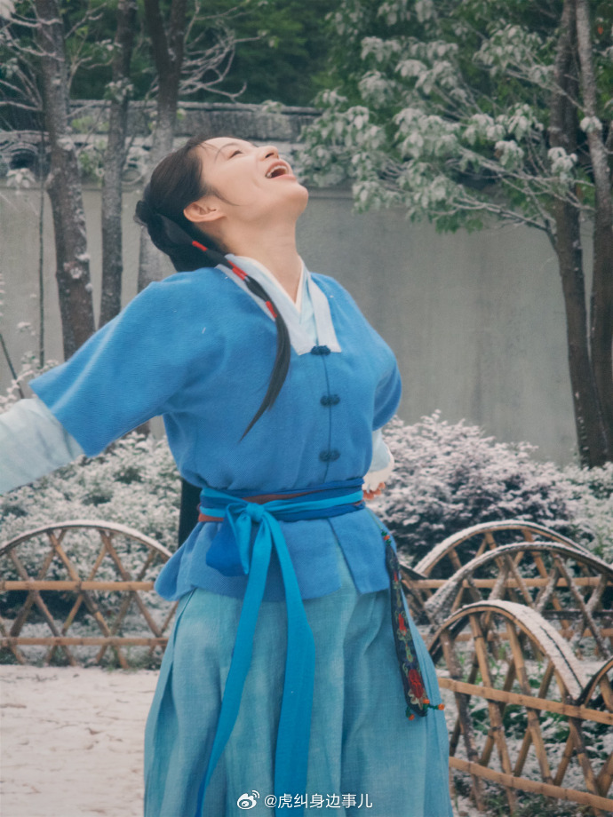 谭松韵回复李嘉鑫李嘉鑫对谭松韵说真的好吓人李嘉鑫在线喊话谭松韵，一句真的好吓人，