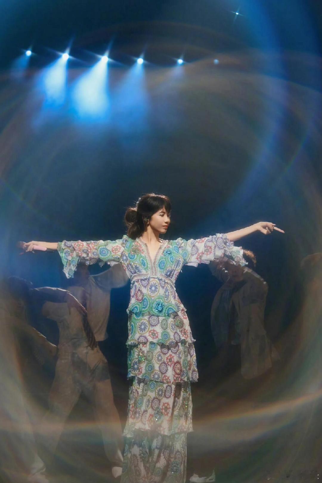 蔡依林莫文蔚恭喜蔡依林莫文蔚蔡依林互动 20年前蔡姐跟莫姐因媒体挑拨有过一些小尴