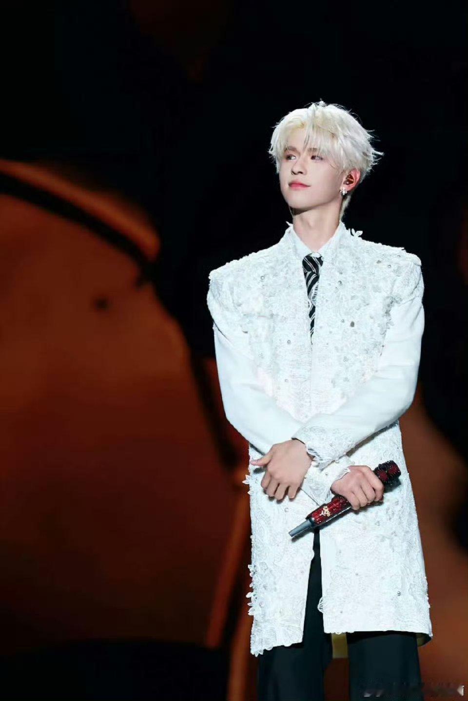 肾上腺素拉满！何浩楠邀你闯入30天猎杀赛场，城市街头的近身搏斗、10亿奖金下的人