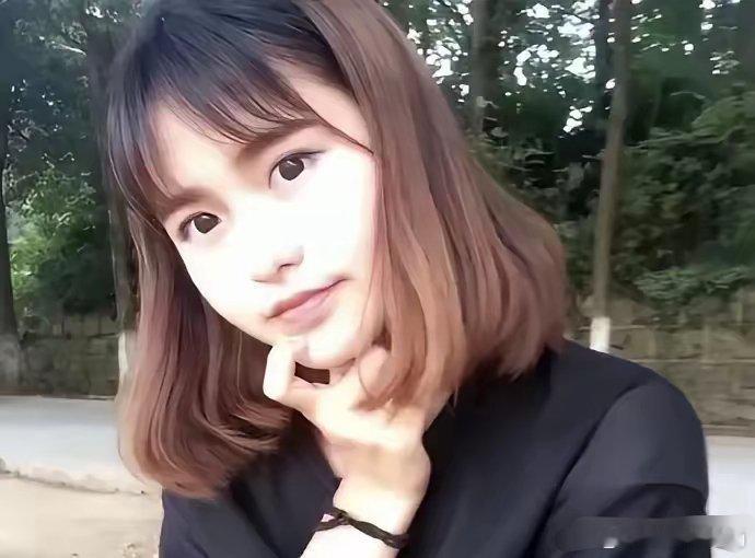 小杨嫂其实跟美女不搭边 但是有钱后气质就完全不同了 当然和真正的富太太还有差距 