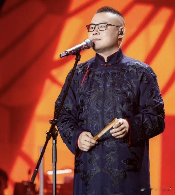 岳云鹏今年不上春晚了，或许也是一件好事！
1月11日，据媒体报道，岳云鹏在大连专