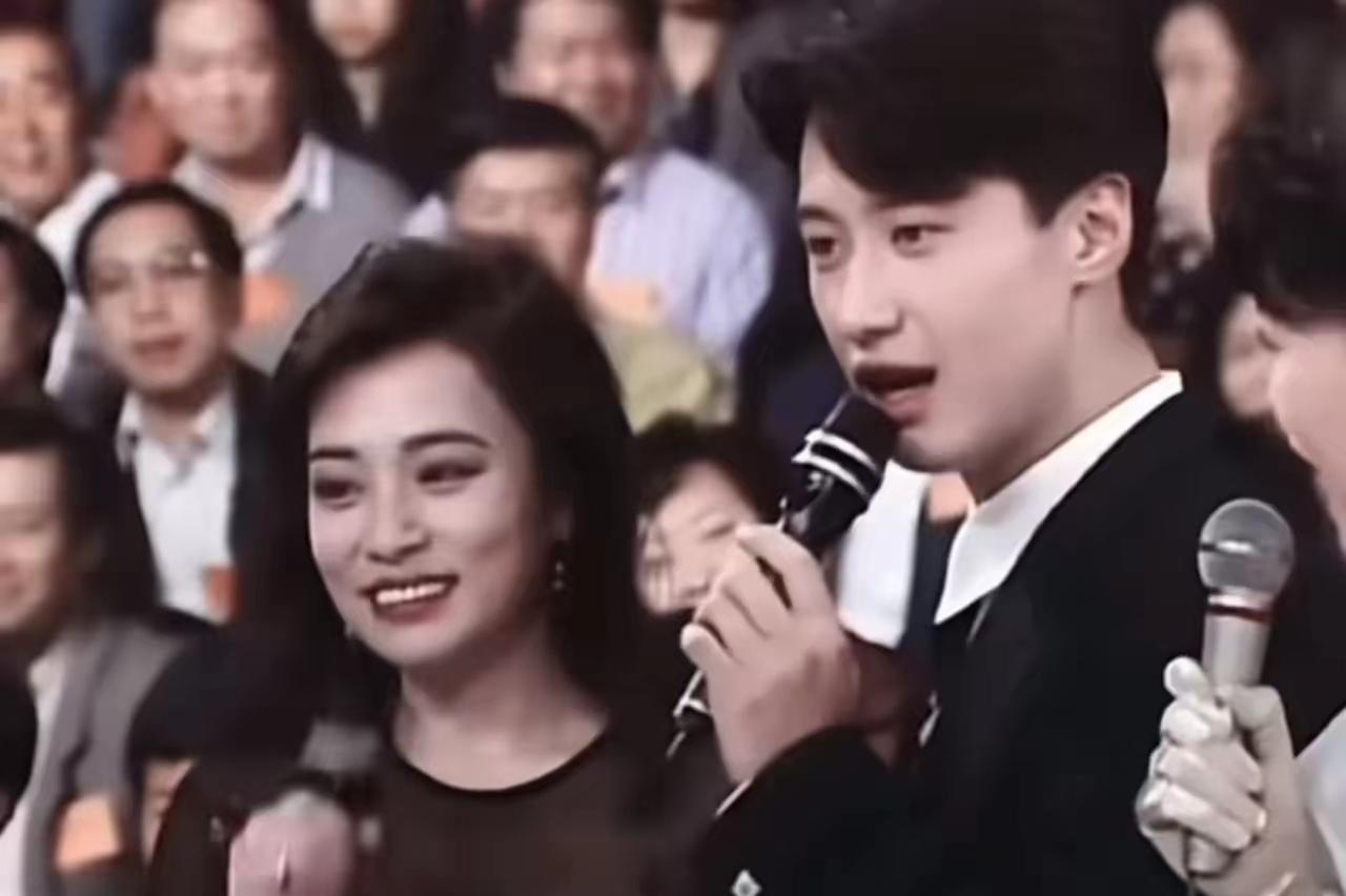 蔡康永采访黎明很尖锐：传言你不爱笑，是嫌弃牙齿不好看？黎明反手回了句：传言你不吃