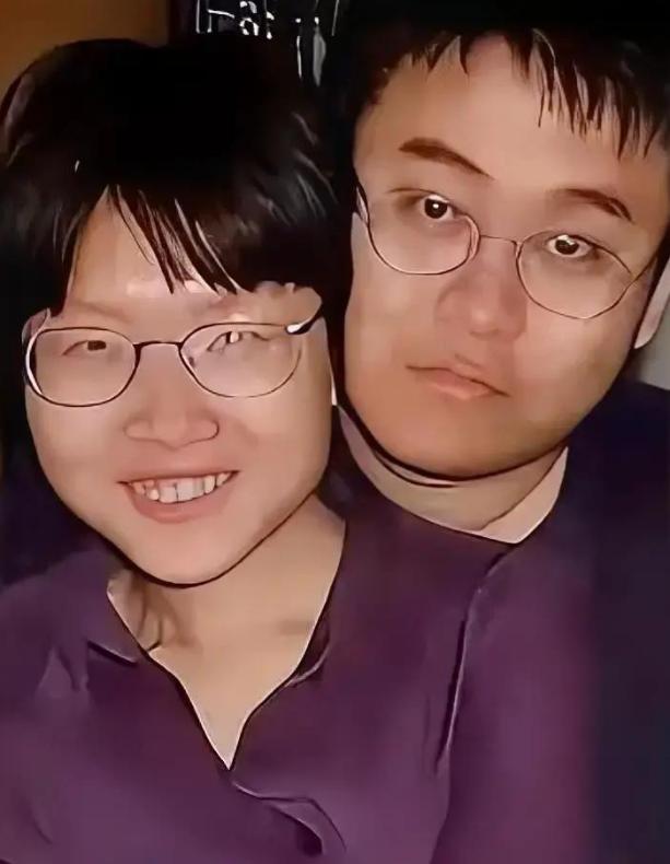 2005年8月20日凌晨，美国印第安纳州，一声枪响。清华女硕士陈丹蕾在住处掏出枪