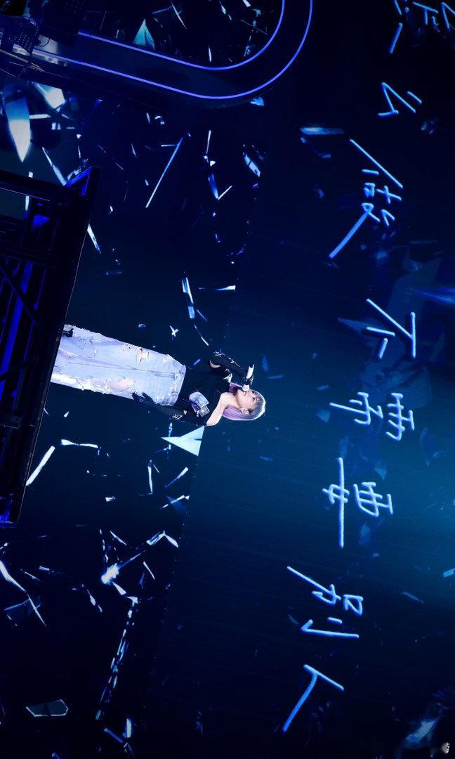 众多音乐博主为李佳薇发声博主们花时间整理曲谱、拆解创作结构，给出专业视角。网上各