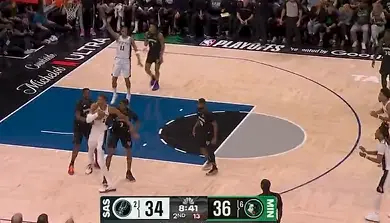 美媒晒文班亚马被驱逐时在替补席问队友：那是什么意思？NBA季后赛，马刺对阵森林狼
