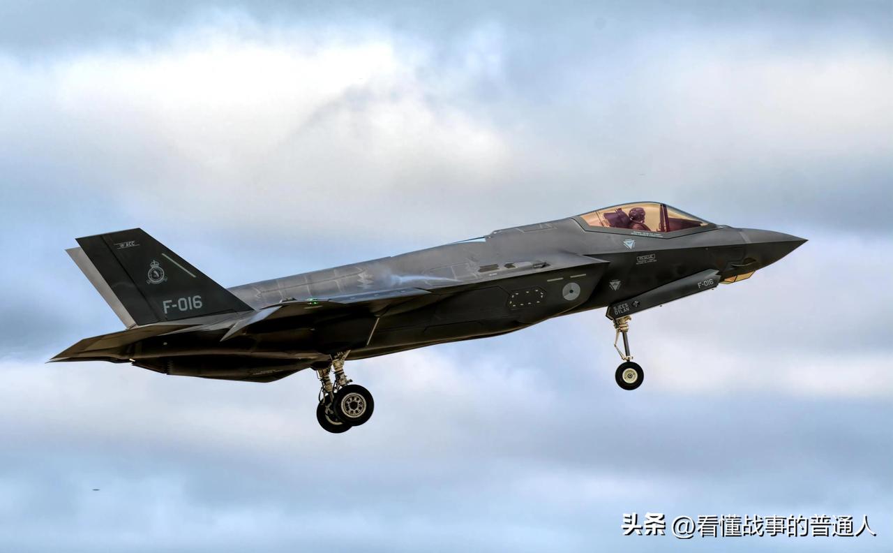 特朗普开始在整个中东撤人了！非必要人员全部清场，就在以色列战机第二次冲进德黑兰的