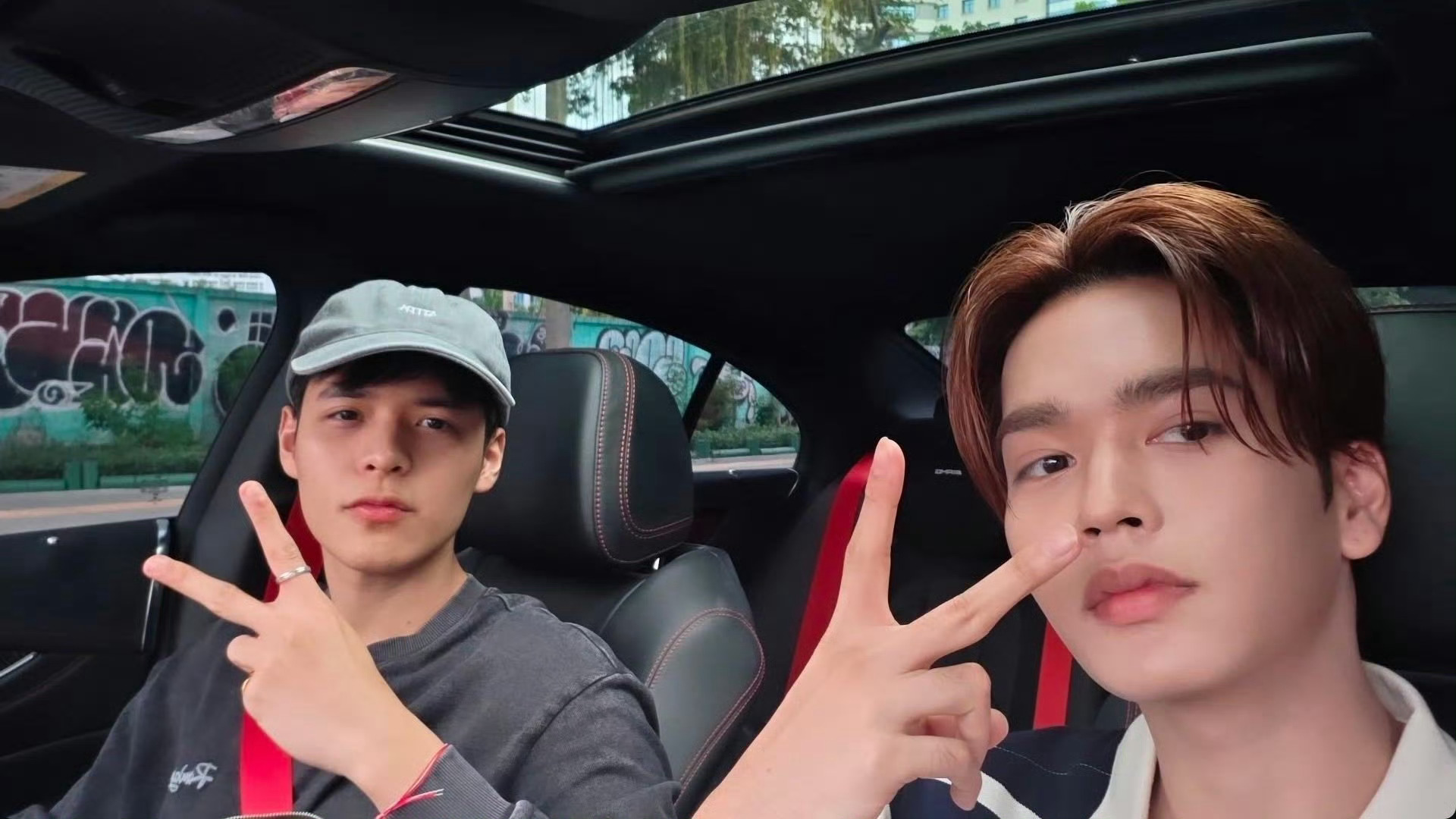 两位bro在一起就是直男味比较重哈 