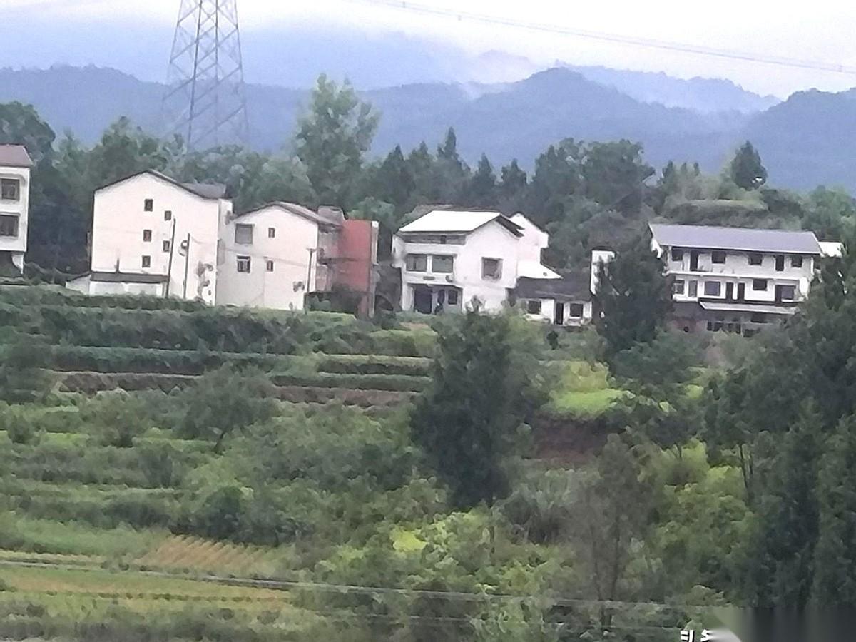 我看到一条朋友圈，说今天赚了10块6毛4。
底下仔仔细细列了十几个APP的名字，